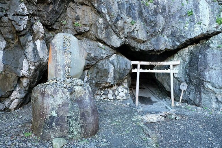 Mikuro and Shinmei Caves