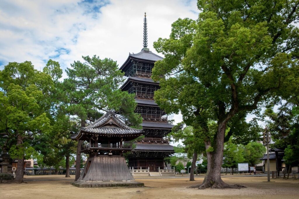 Temple_75_Zentsu-ji_pagoda