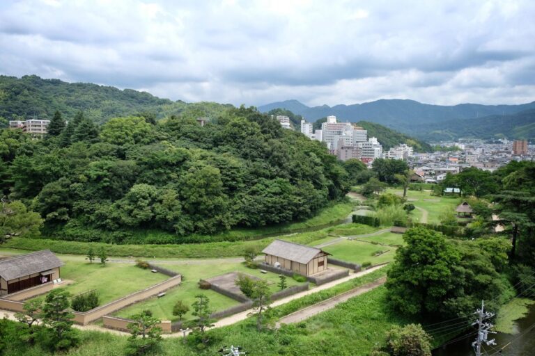 Dōgo Park and Yuzuki Castle Site