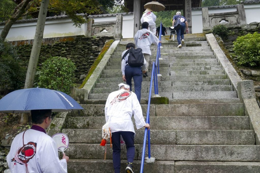 Gokuraku-ji climbing steps (2)