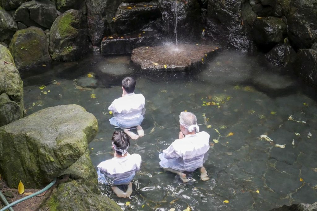Ishizuchi Shrine water purification ritual (1)