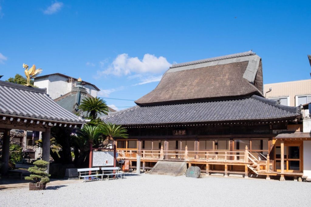 Temple 6 Anraku-ji thatched roof