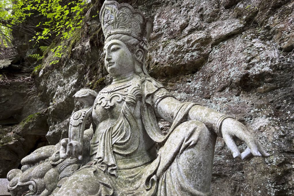 Fujiidera to Shosan-ji hike stone deity