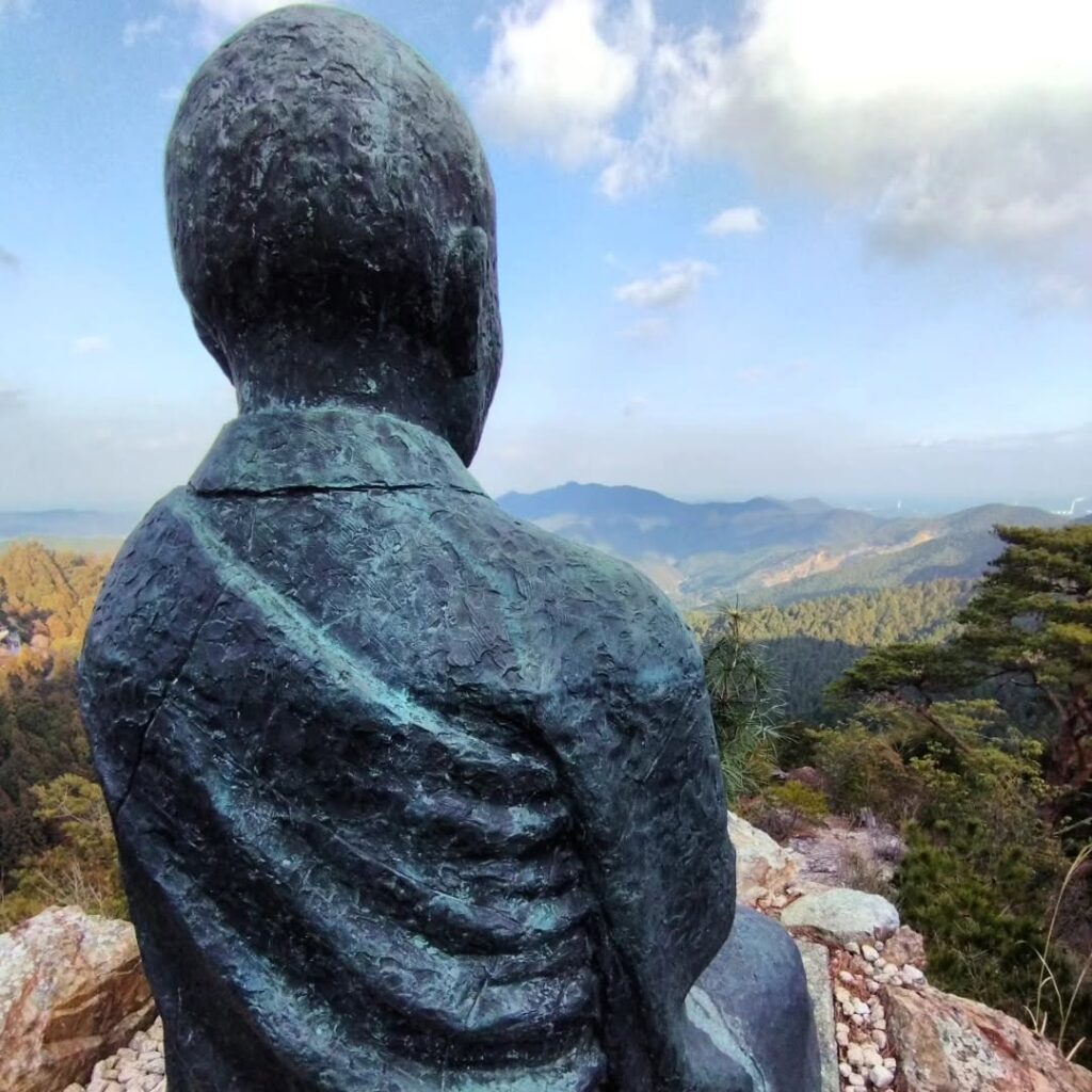 A bronze sculpture of the saint Kūkai at Mt. Shashin,