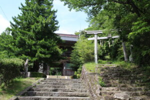 The two gates of the Konomine Complex, the left leading to the Buddhist temple, the right leading to the Shinto shrine.
