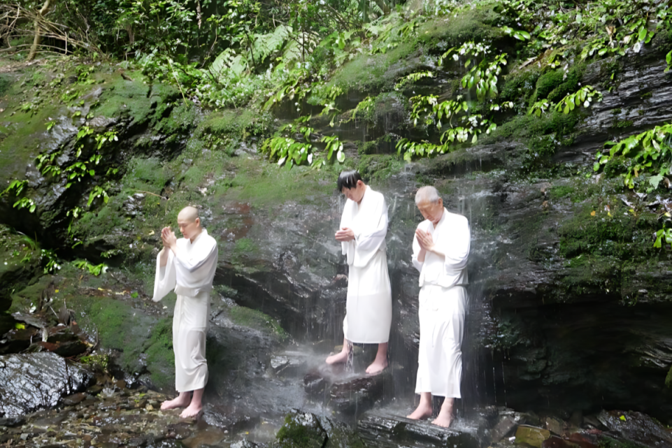 Takigyō at Konji Falls.