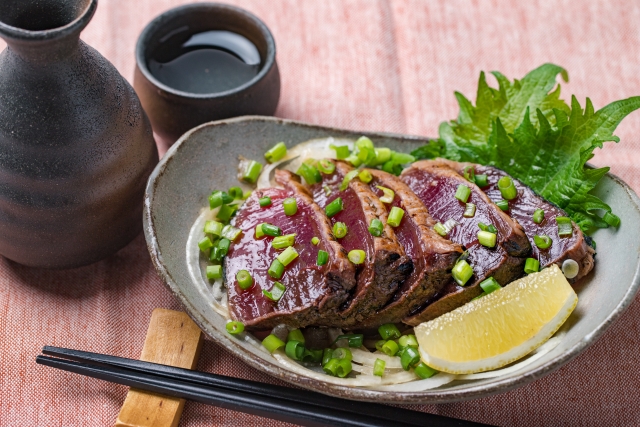 Katsuo no Tataki, Japanese seared bonito sashimi served with sake.