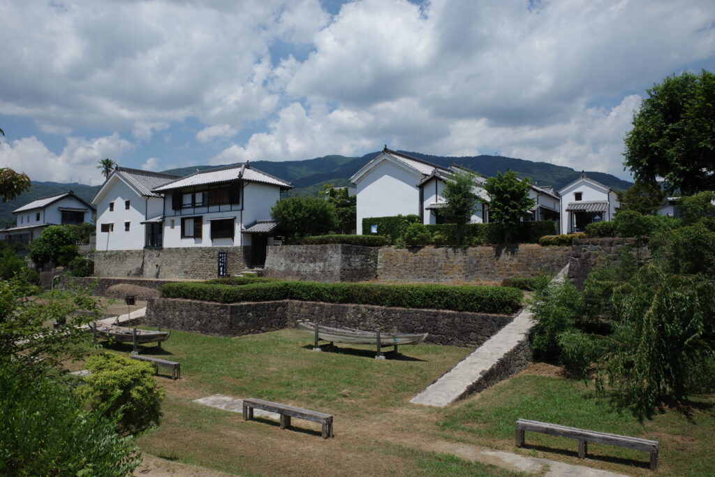 The historical river port in the Udatsu district of Wakimachi. The river filled the area in the foreground. Indigo sukumo, or dried mash, was loaded onto boats like the ones in the foreground from the town's whitewashed storehouses.