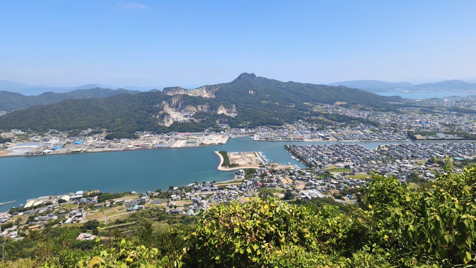 A viewpoint near Yashima Parking Lot overlooks the historic battlefield of the Battle of Yashima, now a sleepy village. The mountain in the background is Mt. Goken, a local source of Aji Stone.
