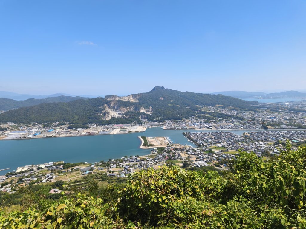 A viewpoint near Yashima Parking Lot overlooks the historic battlefield of the Battle of Yashima, now a sleepy village. The mountain in the background is Mt. Goken, a local source of Aji Stone.