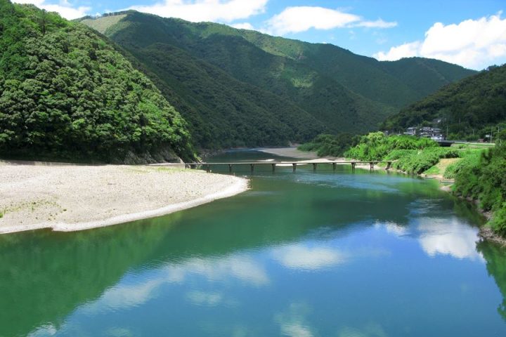 Shimanto_River_and_Iwama_Bridge