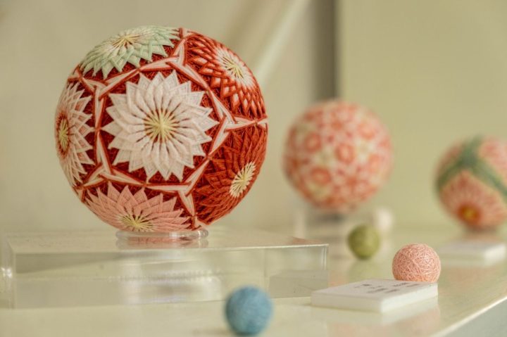 Temari_balls_flower_pattern