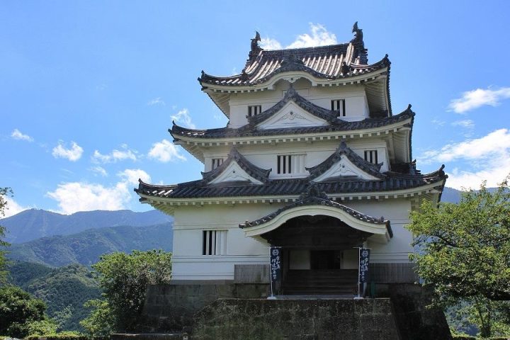 Uwajima-Castle-tower